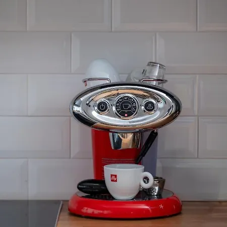 By The Sea 度假居 *